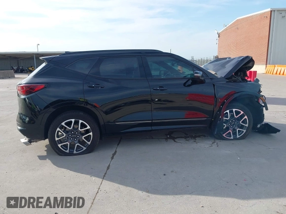 2024 Chevrolet Blazer RS z VIN 3GNKBERS5RS181954, wystawiony jako IAAI lot #42057083 z przebiegiem 10 701 mil mil oraz . Historia ofert i sprzedaży dostępna na DreamBid. Obrazek 14.