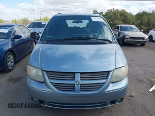 2005 Dodge Caravan SXT with VIN 2D4GP44L75R193138, listed as a IAAI auction lot 42073429 with 206,915 mi miles and . Bid and sale history available at DreamBid. Image 12.