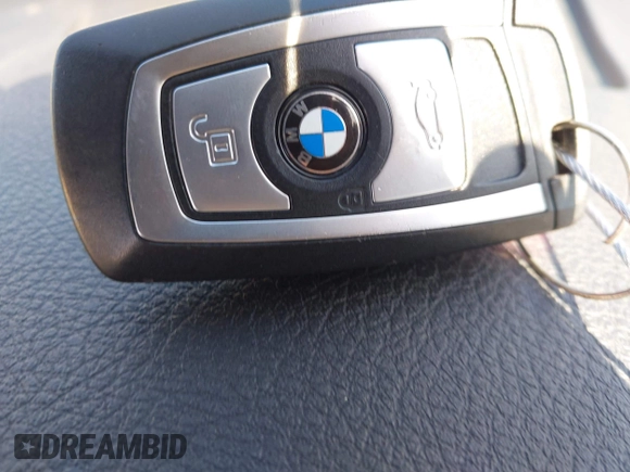 2014 BMW 3 Series 328i z VIN WBA3C1C52EK108811, wystawiony jako IAAI lot #42213041 z przebiegiem 65 634 mil mil oraz . Historia ofert i sprzedaży dostępna na DreamBid. Obrazek 11.
