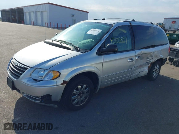2005 Chrysler Town & Country Limited with VIN 2C8GP64L45R338921, listed as a IAAI auction lot 42105691 with 288,600 mi miles. Bid and sale history available at carsss.com. Image 2.
