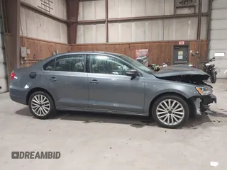 2014 Volkswagen Jetta SEL с VIN 3VWL17AJ6EM372759, выставлен на аукционе IAAI как лот 42305046 с пробегом 99 645 миль миль и . История ставок и продаж доступна на DreamBid. Изображение 14.
