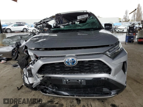 2023 Toyota RAV4 Hybrid XSE z VIN 4T3E6RFV2PU122716, wystawiony jako Copart lot #51009615 z przebiegiem 28 643 mil mil oraz Nie do naprawy • Non repairable. Historia ofert i sprzedaży dostępna na DreamBid. Obrazek 5.