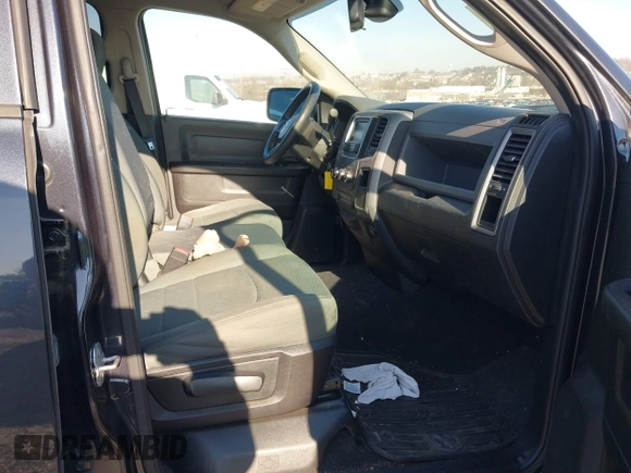 2014 Ram 1500 Express z VIN 1C6RR7FT5ES418905, wystawiony jako IAAI lot #41758174 z przebiegiem 92 443 mil mil oraz . Historia ofert i sprzedaży dostępna na DreamBid. Obrazek 5.