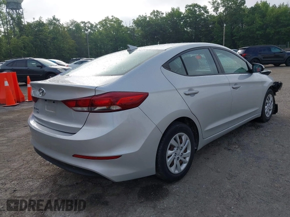 2017 Hyundai Elantra SE z VIN 5NPD74LF5HH171006, wystawiony jako IAAI lot #42268343 z przebiegiem 83 303 mil mil oraz . Historia ofert i sprzedaży dostępna na DreamBid. Obrazek 4.