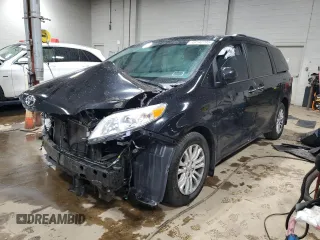 2017 Toyota Sienna XLE Auto Access Seat z VIN 5TDYZ3DC2HS819440, wystawiony jako Copart lot #49140795 z przebiegiem Nie podano mil oraz Szkoda całkowita • Salvage title. Historia ofert i sprzedaży dostępna na DreamBid. Obrazek 1.