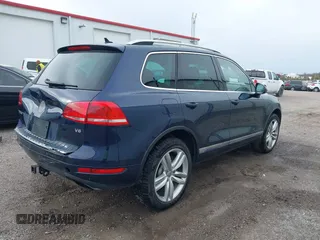 2013 Volkswagen Touareg Lux z VIN WVGEF9BP0DD000495, wystawiony jako IAAI lot #41711365 z przebiegiem 116 223 mil mil oraz . Historia ofert i sprzedaży dostępna na DreamBid. Obrazek 4.