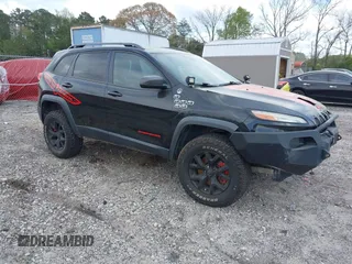 2015 Jeep Cherokee Trailhawk with VIN 1C4PJMBS5FW792184, listed as a IAAI auction lot 41827106 with 132,752 mi miles. Bid and sale history available at carsss.com. Image 1.