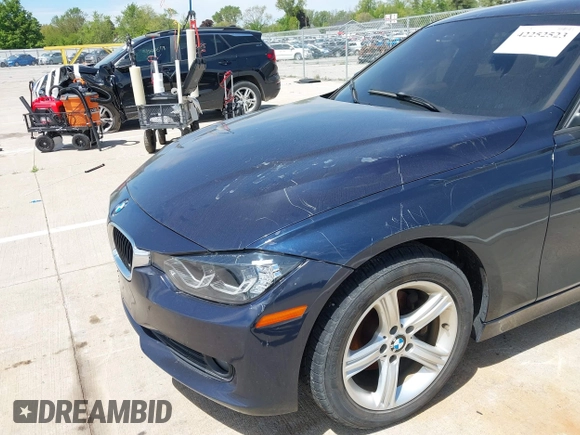 2013 BMW 3 Series 320i xDrive z VIN WBA3C3C54DF981821, wystawiony jako IAAI lot #42252523 z przebiegiem 109 260 mil mil oraz . Historia ofert i sprzedaży dostępna na DreamBid. Obrazek 6.