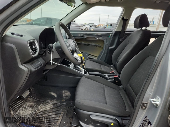2022 Hyundai Venue SE with VIN KMHRB8A30NU141607, listed as a Copart auction lot 63023035 with 59,676 mi miles and Salvage title. Bid and sale history available at DreamBid. Image 7.
