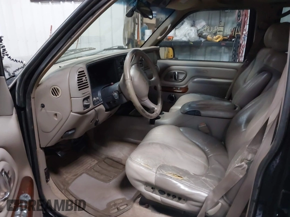 2000 GMC Denali with VIN 1GKEK13R9YR163824, listed as a IAAI auction lot 41245808 with 206,773 mi miles. Bid and sale history available at carsss.com. Image 5.