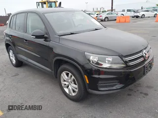 2013 Volkswagen Tiguan SE z VIN WVGBV3AX0DW583031, wystawiony jako IAAI lot #42407268 z przebiegiem 136 554 mil mil oraz . Historia ofert i sprzedaży dostępna na DreamBid. Obrazek 1.