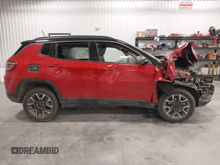 2021 Jeep Compass Trailhawk z VIN 3C4NJDDBXMT586981, wystawiony jako IAAI lot #42116028 z przebiegiem 70 317 mil mil oraz . Historia ofert i sprzedaży dostępna na DreamBid. Obrazek 14.