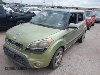 2013 Kia Soul ! with VIN KNDJT2A60D7576761, listed as a IAAI auction lot 42142415 with 1 mi miles. Bid and sale history available at carsss.com. Image 2.