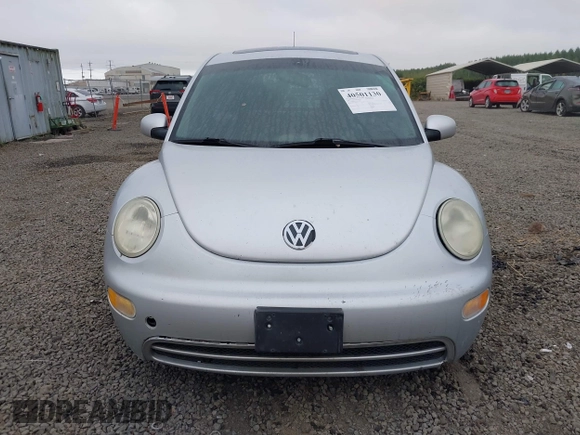 2001 Volkswagen Beetle GLX z VIN 3VWDD21C61M420884, wystawiony jako IAAI lot #40501130 z przebiegiem 179 868 mil mil oraz . Historia ofert i sprzedaży dostępna na DreamBid. Obrazek 12.