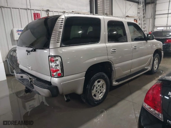 2005 GMC Yukon Denali with VIN 1GKEK63U85J177404, listed as a IAAI auction lot 41573433 with NaN miles. Bid and sale history available at carsss.com. Image 4.