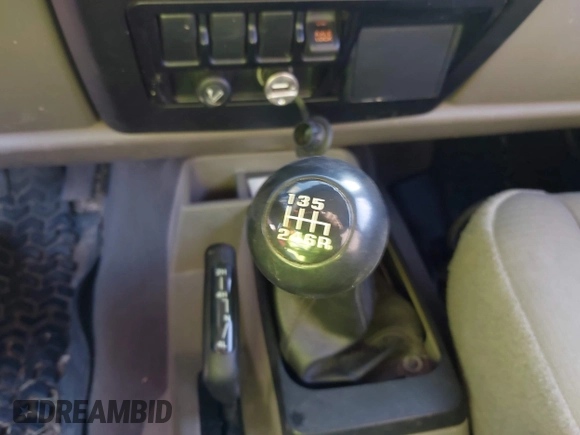2006 Jeep Wrangler Rubicon z VIN 1J4FA69SX6P788424, wystawiony jako IAAI lot #41712349 z przebiegiem 121 684 mil mil oraz . Historia ofert i sprzedaży dostępna na DreamBid. Obrazek 20.
