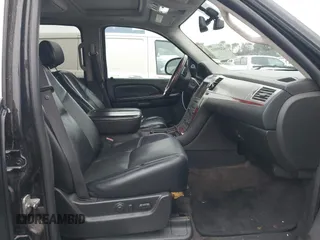 2007 Cadillac Escalade ESV z VIN 1GYFK66857R321889, wystawiony jako IAAI lot #42459011 z przebiegiem 194 146 mil mil oraz . Historia ofert i sprzedaży dostępna na DreamBid. Obrazek 5.