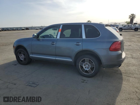 2005 Porsche Cayenne z VIN WP1AA29P65LA23655, wystawiony jako Copart lot #55174175 z przebiegiem 153 837 mil mil oraz Szkoda całkowita • Salvage title. Historia ofert i sprzedaży dostępna na DreamBid. Obrazek 2.