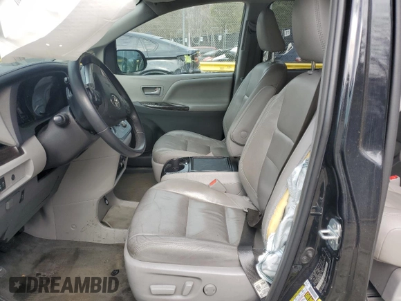 2018 Toyota Sienna XLE Auto Access Seat with VIN 5TDYZ3DC3JS934053, listed as a Copart auction lot 49900085 with 153,121 mi miles and Salvage title. Bid and sale history available at DreamBid. Image 7.