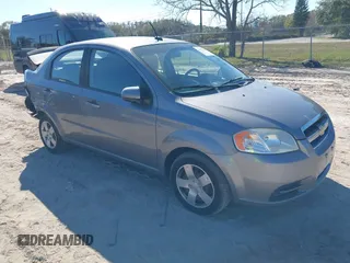 2010 Chevrolet Aveo 1LT z VIN KL1TD5DE6AB131015, wystawiony jako IAAI lot #41478925 z przebiegiem 120 349 mil mil oraz . Historia ofert i sprzedaży dostępna na DreamBid. Obrazek 1.
