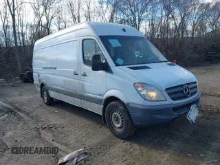 2011 Mercedes-Benz Sprinter Cargo with VIN WD3PE8CB7B5577541, listed as a IAAI auction lot 41883588 with 305,270 mi miles. Bid and sale history available at carsss.com. Image 1.