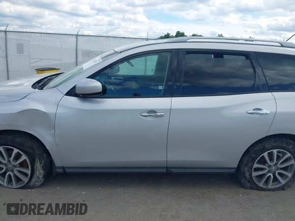 2016 Nissan Pathfinder Platinum z VIN 5N1AR2MNXGC662989, wystawiony jako IAAI lot #42315335 z przebiegiem 128 956 mil mil oraz . Historia ofert i sprzedaży dostępna na DreamBid. Obrazek 14.