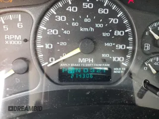 2000 GMC New Sierra 1500 SL with VIN 1GTEC14W8YE324894, listed as a Copart auction lot 50257335 with 214,306 mi miles and Salvage Title. Bid and sale history available at carsss.com. Image 9.