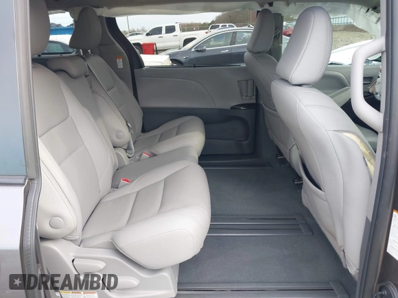 2020 Toyota Sienna XLE Auto Access Seat with VIN 5TDYZ3DCXLS074767, listed as a IAAI auction lot 41584795 with 73,568 mi miles. Bid and sale history available at carsss.com. Image 8.