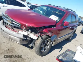2005 Kia Sorento LX with VIN KNDJD733355356184, listed as a IAAI auction lot 41348024 with 203,344 mi miles. Bid and sale history available at carsss.com. Image 2.