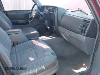 1997 Jeep Cherokee SE with VIN 1J4FJ28S1VL556827, listed as a IAAI auction lot 42089112 with 179,920 mi miles and . Bid and sale history available at DreamBid. Image 5.