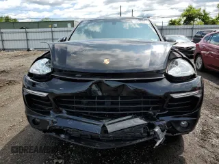 2018 Porsche Cayenne with VIN WP1AA2A27JKA06735, listed as a Copart auction lot 59016435 with 96,559 mi miles and Salvage title. Bid and sale history available at DreamBid. Image 5.