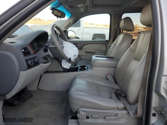 2010 Chevrolet Suburban LT with VIN 1GNUKJE32AR138759, listed as a Copart auction lot 41628475 with 209,813 mi miles and Salvage Title. Bid and sale history available at carsss.com. Image 7.