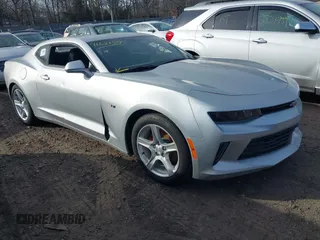 2018 Chevrolet Camaro 1LT with VIN 1G1FB1RX0J0138075, listed as a IAAI auction lot 41621514 with 999,999 mi miles. Bid and sale history available at carsss.com. Image 1.