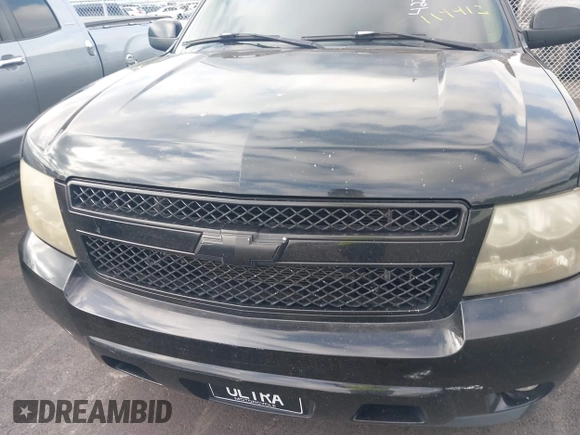 2008 Chevrolet Suburban LTZ z VIN 1GNFC16J58R119412, wystawiony jako IAAI lot #42282221 z przebiegiem 356 160 mil mil oraz . Historia ofert i sprzedaży dostępna na DreamBid. Obrazek 6.