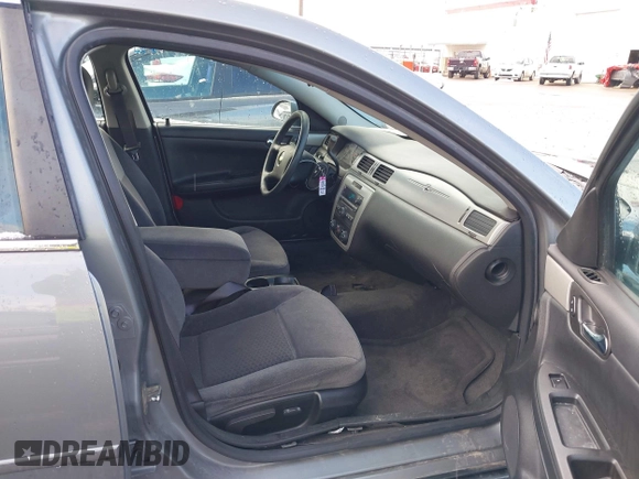 2008 Chevrolet Impala Police Police z VIN 2G1WS553381327103, wystawiony jako IAAI lot #41600874 z przebiegiem 106 472 mil mil oraz . Historia ofert i sprzedaży dostępna na DreamBid. Obrazek 5.