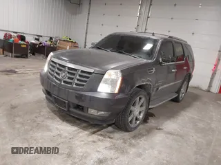 2010 Cadillac Escalade Luxury z VIN 1GYUKBEF8AR271903, wystawiony jako IAAI lot #41389169 z przebiegiem 161 364 mil mil oraz . Historia ofert i sprzedaży dostępna na DreamBid. Obrazek 17.