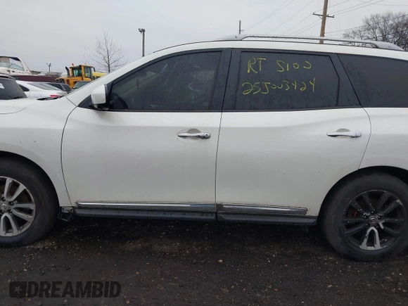 2016 Nissan Pathfinder Platinum with VIN 5N1AR2MM0GC618975, listed as a IAAI auction lot 41961002 with Not Provided miles. Bid and sale history available at carsss.com. Image 13.