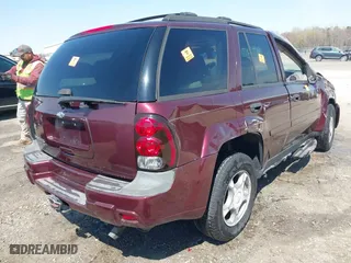 2007 Chevrolet TrailBlazer LS with VIN 1GNDS13S972124367, listed as a IAAI auction lot 41851140 with 151,021 mi miles. Bid and sale history available at carsss.com. Image 4.