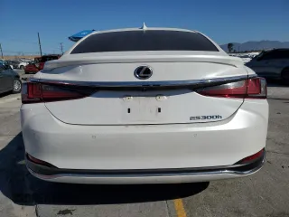 2024 Lexus ES 300h with VIN 58ADA1C1XRU054067, listed as a Copart auction lot 56559045 with 9,707 mi miles and Salvage title. Bid and sale history available at DreamBid. Image 6.