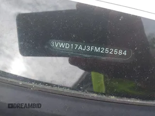 2015 Volkswagen Jetta SE z VIN 3VWD17AJ3FM252584, wystawiony jako IAAI lot #42257546 z przebiegiem 117 195 mil mil oraz . Historia ofert i sprzedaży dostępna na DreamBid. Obrazek 9.