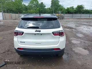 2021 Jeep Compass Altitude with VIN 3C4NJDBBXMT586529, listed as a IAAI auction lot 42296016 with 71,789 mi miles and . Bid and sale history available at DreamBid. Image 17.