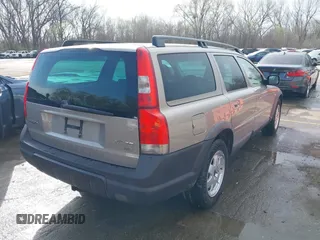 2004 Volvo V70 XC70 with VIN YV1SZ59H441165645, listed as a IAAI auction lot 41889089 with 262,914 mi miles. Bid and sale history available at carsss.com. Image 4.