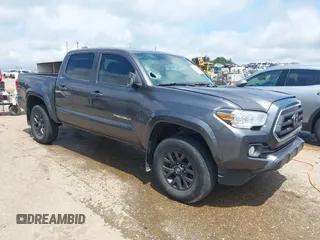 2022 Toyota Tacoma SR z VIN 3TYAX5GN4NT041089, wystawiony jako IAAI lot #42240928 z przebiegiem 32 496 mil mil oraz . Historia ofert i sprzedaży dostępna na DreamBid. Obrazek 1.