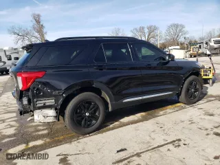2022 Ford Explorer XLT with VIN 1FMSK8DHXNGB74217, listed as a Copart auction lot 45644885 with 27,818 mi miles and Salvage Title. Bid and sale history available at carsss.com. Image 3.