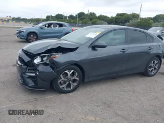 2021 Kia Forte FE z VIN 3KPF24AD0ME312622, wystawiony jako IAAI lot #41329338 z przebiegiem 29 722 mil mil oraz . Historia ofert i sprzedaży dostępna na DreamBid. Obrazek 6.