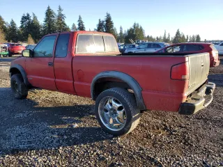 2001 Chevrolet S-10 LS with VIN 1GCCT19W818161992, listed as a Copart auction lot 87774135 with 0 mi miles and Clean Title. Bid and sale history available at carsss.com. Image 2.