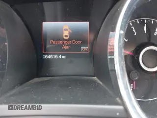 2014 Ford Mustang V6 z VIN 1ZVBP8EM6E5277323, wystawiony jako IAAI lot #42601652 z przebiegiem 64 616 mil mil oraz . Historia ofert i sprzedaży dostępna na DreamBid. Obrazek 15.