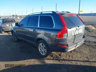2008 Volvo XC90 V8 with VIN YV4CZ852481466660, listed as a IAAI auction lot 41062188 with 231,871 mi miles. Bid and sale history available at carsss.com. Image 3.