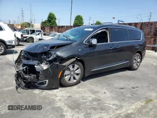 2018 Chrysler Pacifica Hybrid Limited with VIN 2C4RC1N74JR236796, listed as a Copart auction lot 61697175 with 79,833 mi miles and Salvage title. Bid and sale history available at DreamBid. Image 1.