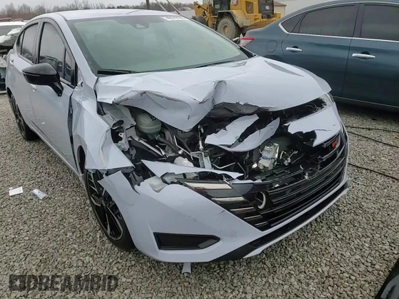 2024 Nissan Versa SR z VIN 3N1CN8FVXRL821142, wystawiony jako Copart lot #49579195 z przebiegiem 24 459 mil mil oraz Szkoda całkowita • Salvage title. Historia ofert i sprzedaży dostępna na DreamBid. Obrazek 14.